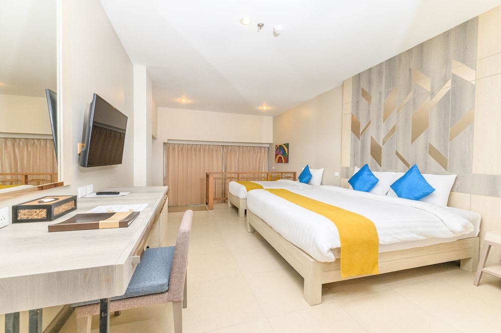 Andakira Hotel — Hotel rooms in Patong Beach, Phuket Province