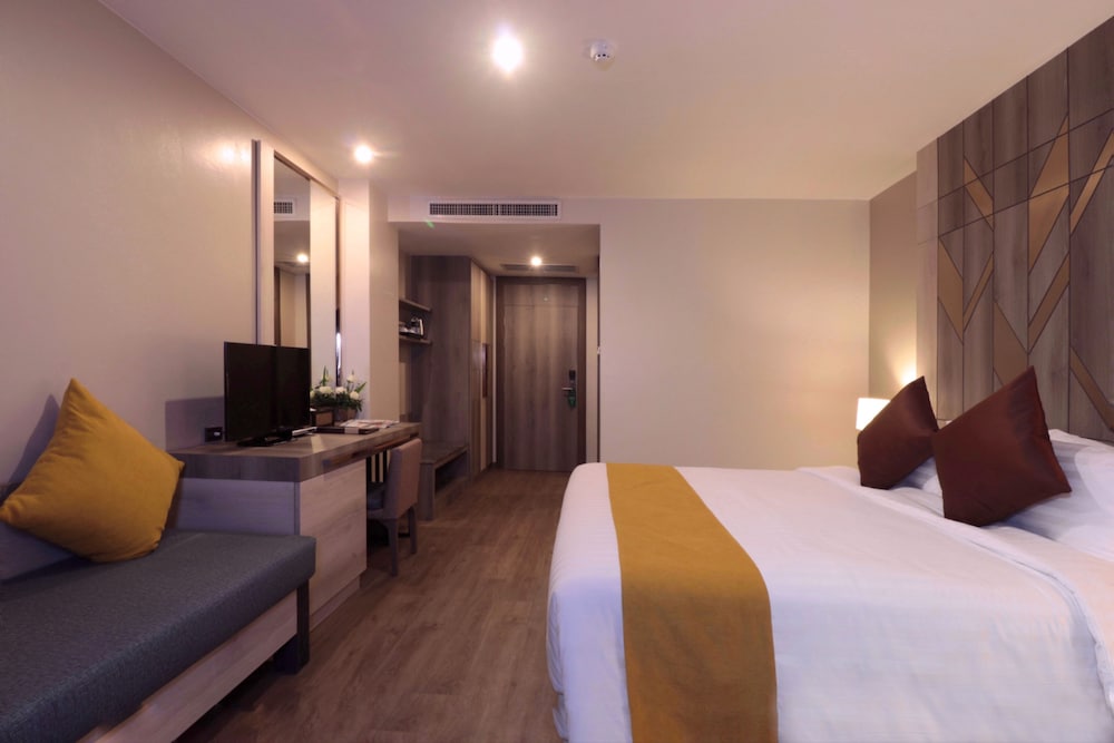 Andakira Hotel — Hotel rooms in Patong Beach, Phuket Province