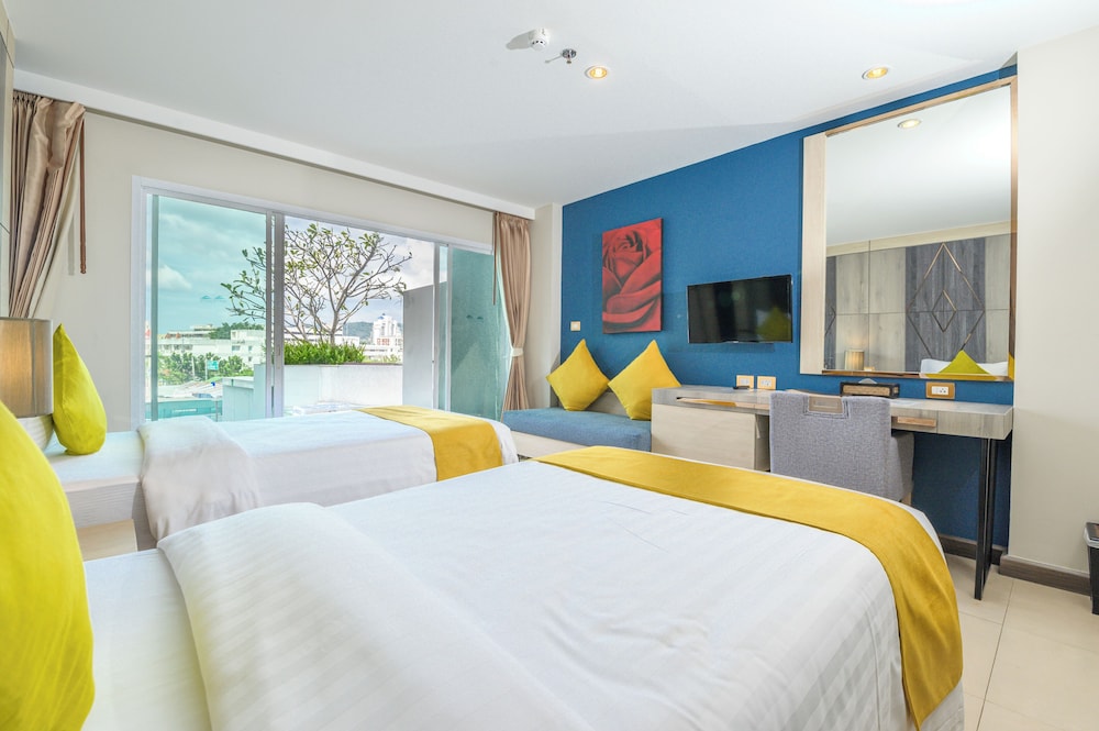 Andakira Hotel — Hotel rooms in Patong Beach, Phuket Province