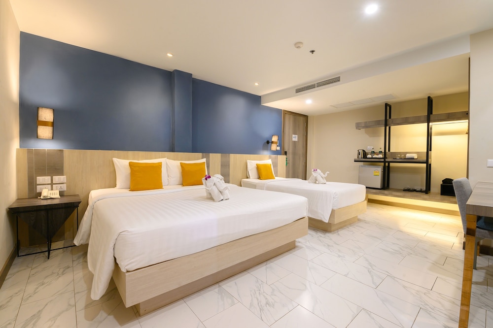 Andakira Hotel — Hotel rooms in Patong Beach, Phuket Province
