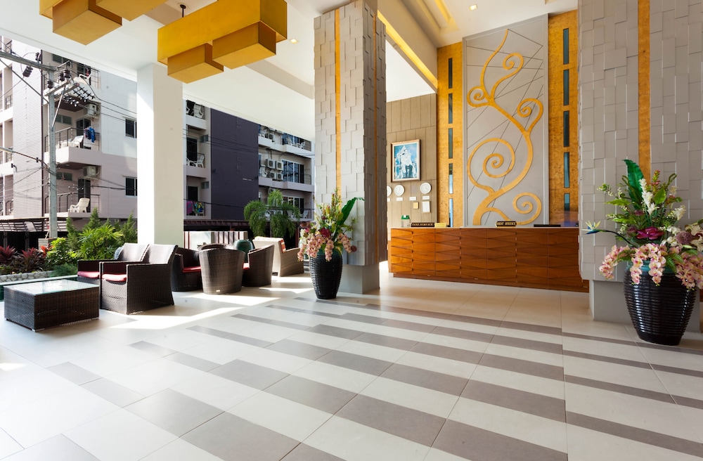 Andakira Hotel — Hotel building in Patong Beach, Phuket Province