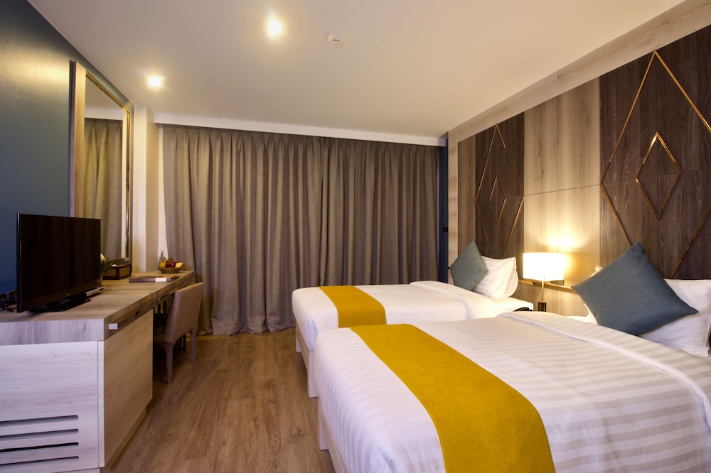 Andakira Hotel — Hotel rooms in Patong Beach, Phuket Province
