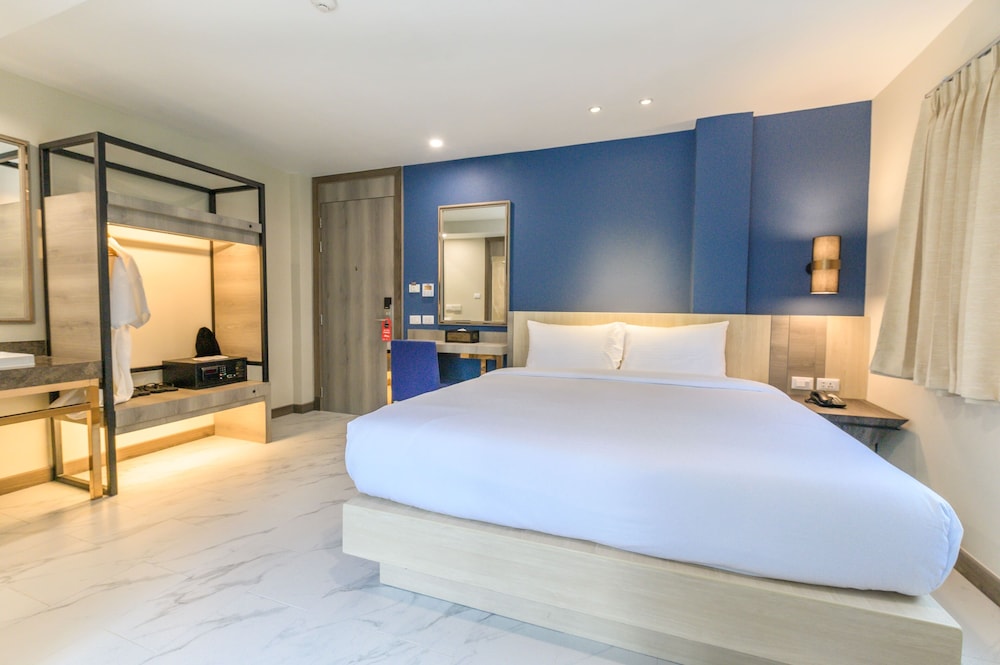 Andakira Hotel — Hotel rooms in Patong Beach, Phuket Province