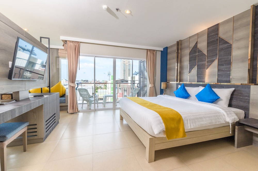 Andakira Hotel — Hotel rooms in Patong Beach, Phuket Province