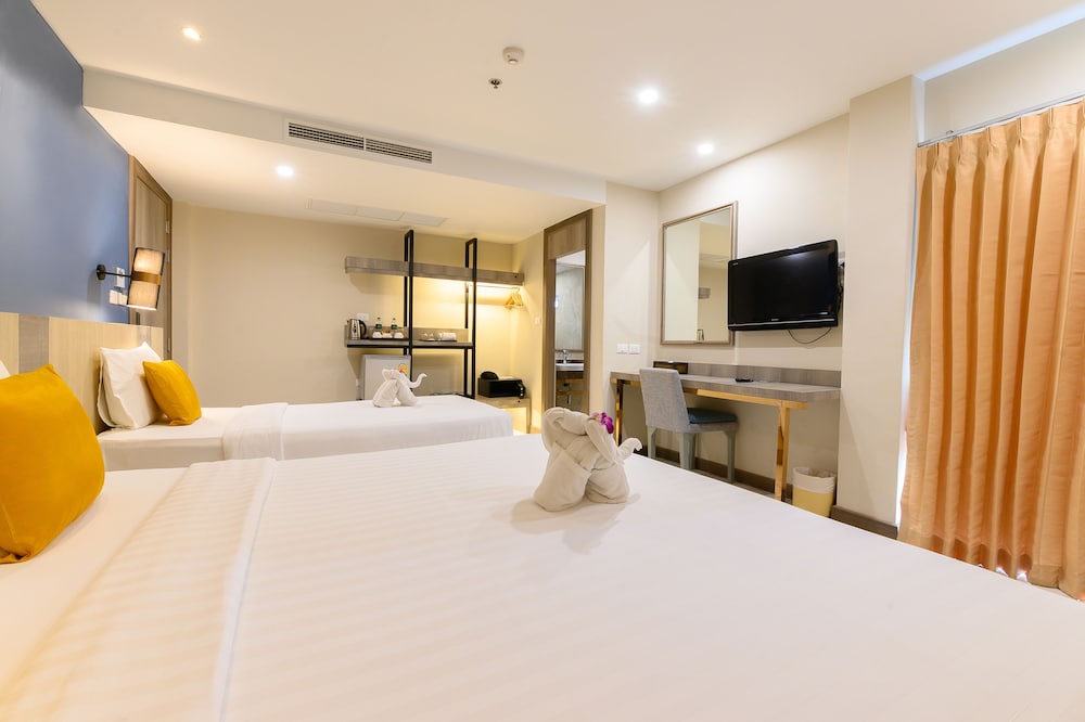 Andakira Hotel — Hotel rooms in Patong Beach, Phuket Province