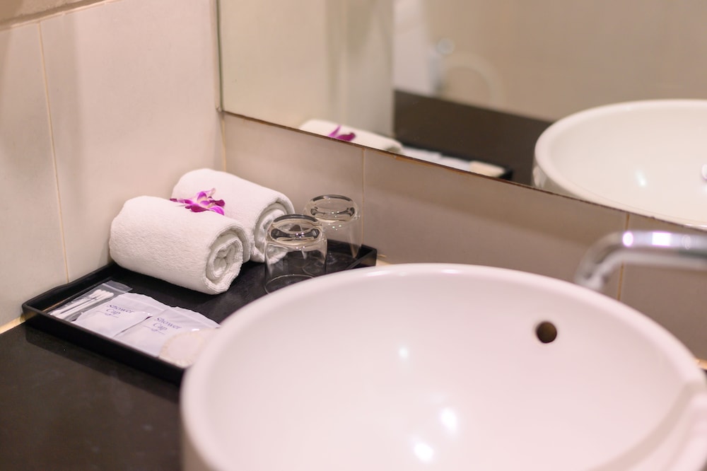 Andakira Hotel — Hotel rooms in Patong Beach, Phuket Province