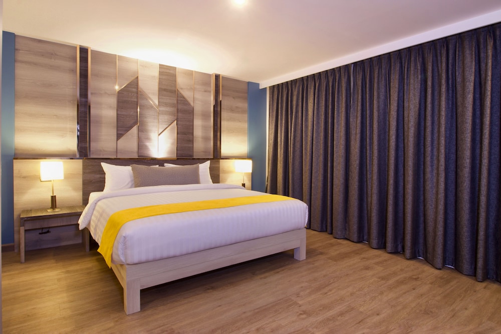 Andakira Hotel — Hotel rooms in Patong Beach, Phuket Province