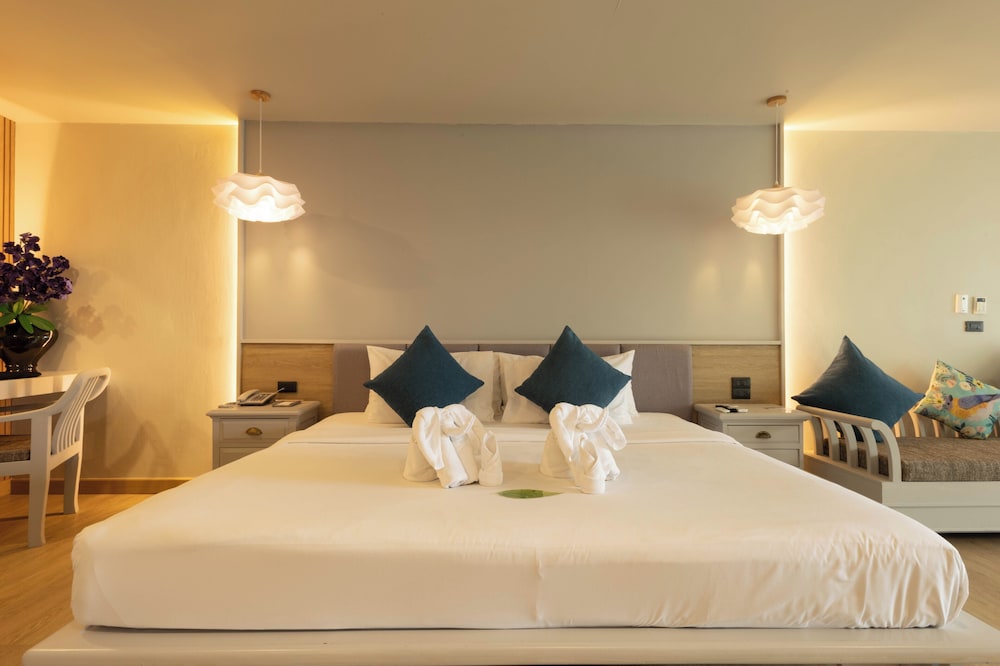 Andaman Cannacia Resort & Spa — Hotel rooms in Karon, Phuket Province