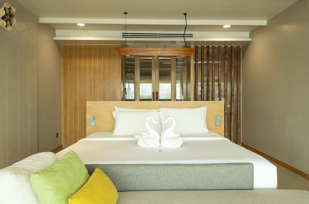 Andaman Cannacia Resort & Spa — Hotel rooms in Karon, Phuket Province