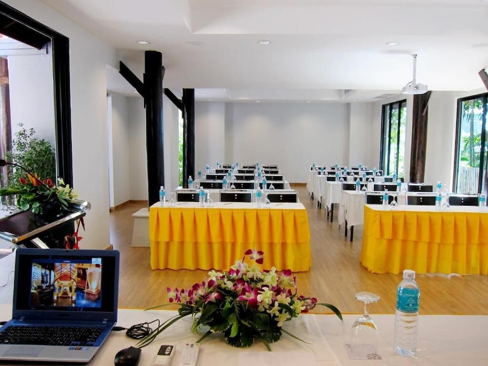 Andaman Cannacia Resort & Spa — Hotel building in Karon, Phuket Province