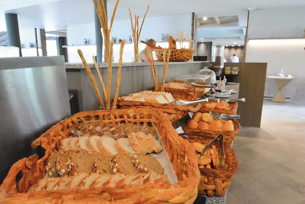 Andaman Cannacia Resort & Spa — Restaurant & bars in Karon, Phuket Province