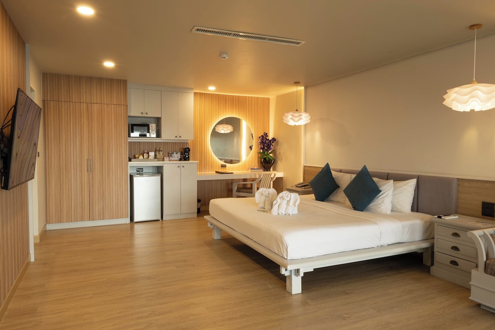 Andaman Cannacia Resort & Spa — Hotel rooms in Karon, Phuket Province