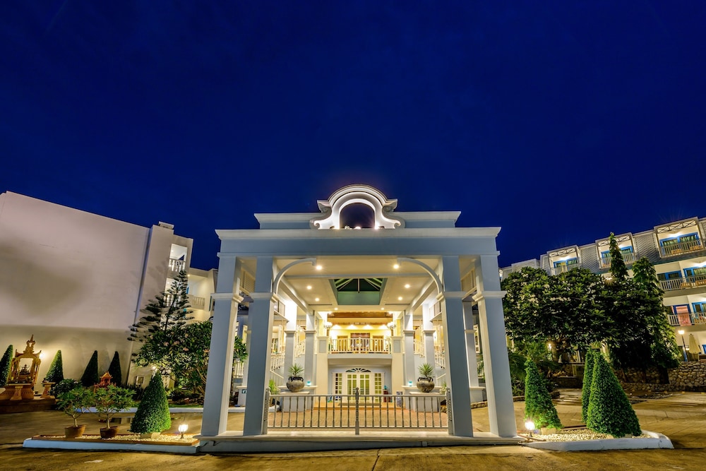 Andaman Seaview Hotel — Hotel building in Karon, Phuket Province