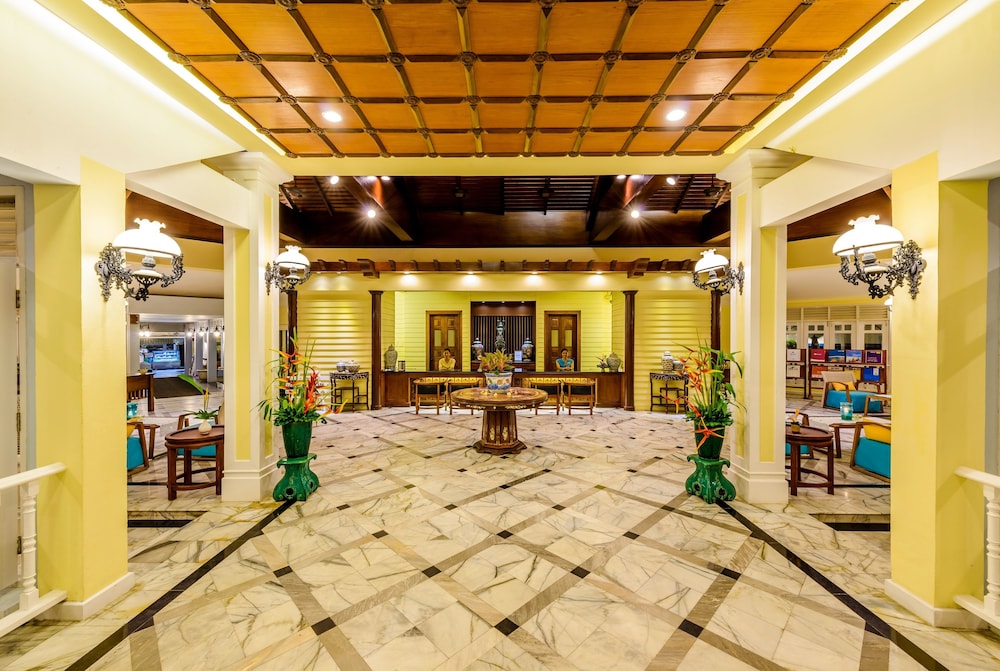 Andaman Seaview Hotel — Hotel building in Karon, Phuket Province
