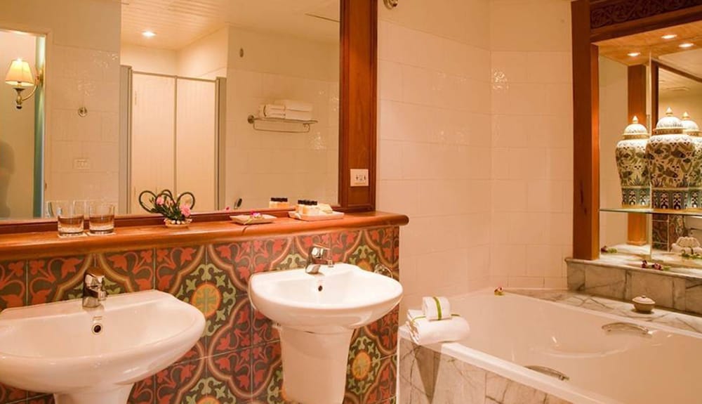 Andaman Seaview Hotel — Hotel rooms in Karon, Phuket Province