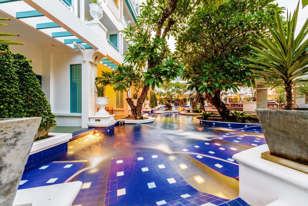 Andaman Seaview Hotel — Swimming pool in Karon, Phuket Province