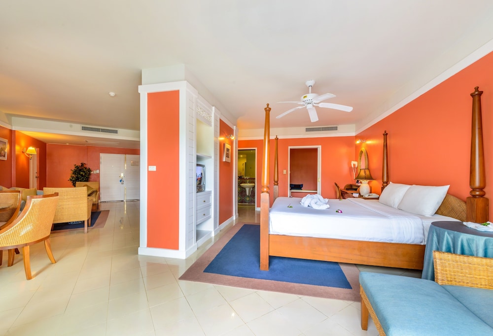 Andaman Seaview Hotel — Hotel rooms in Karon, Phuket Province