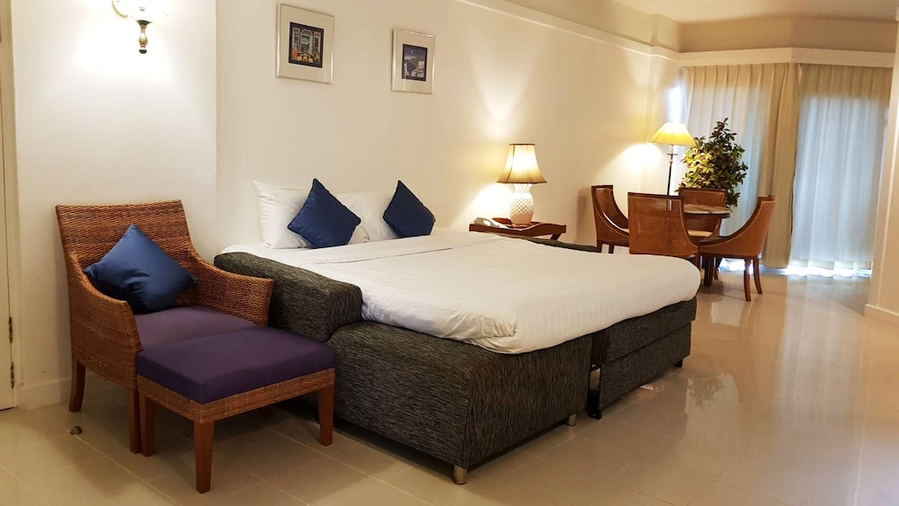 Andaman Seaview Hotel — Hotel rooms in Karon, Phuket Province
