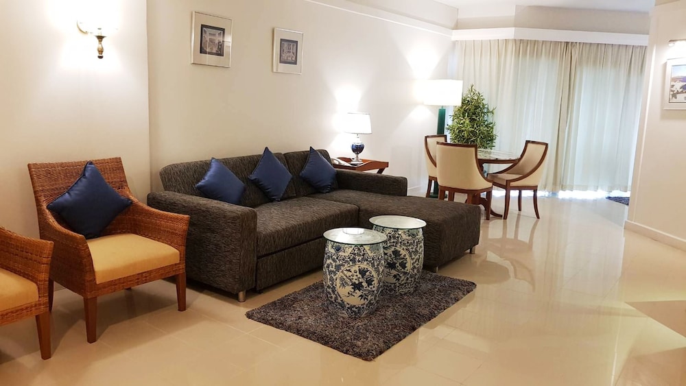 Andaman Seaview Hotel — Hotel rooms in Karon, Phuket Province