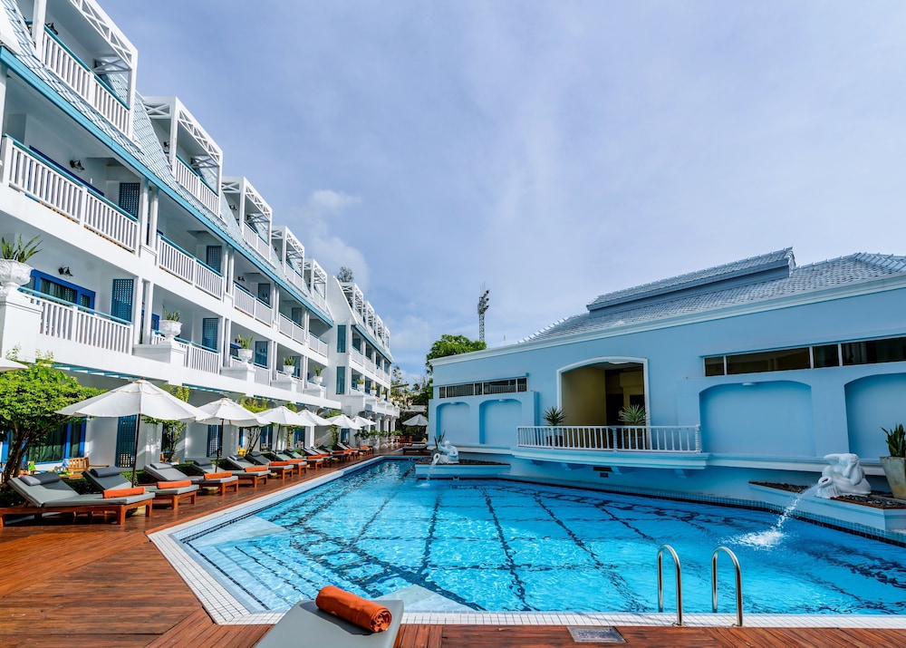 Andaman Seaview Hotel — Swimming pool in Karon, Phuket Province