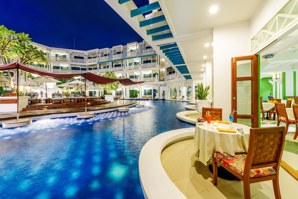 Andaman Seaview Hotel — Swimming pool in Karon, Phuket Province