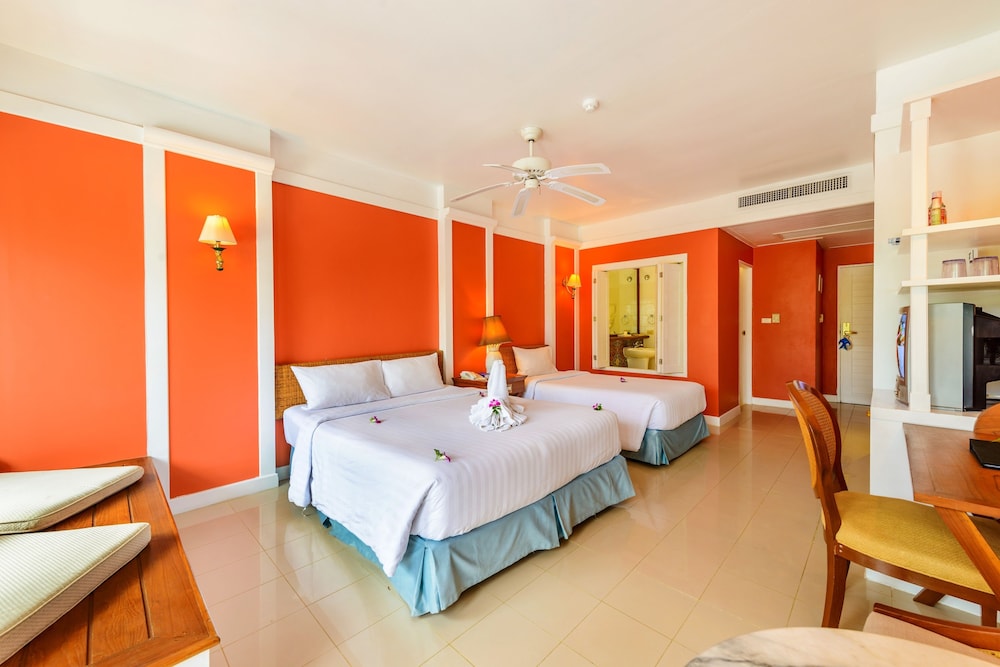 Andaman Seaview Hotel — Hotel rooms in Karon, Phuket Province