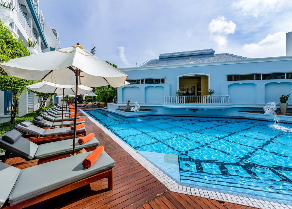 Andaman Seaview Hotel — Swimming pool in Karon, Phuket Province