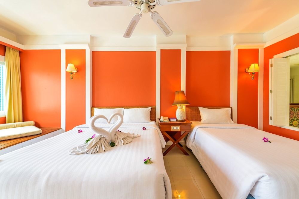 Andaman Seaview Hotel — Hotel rooms in Karon, Phuket Province