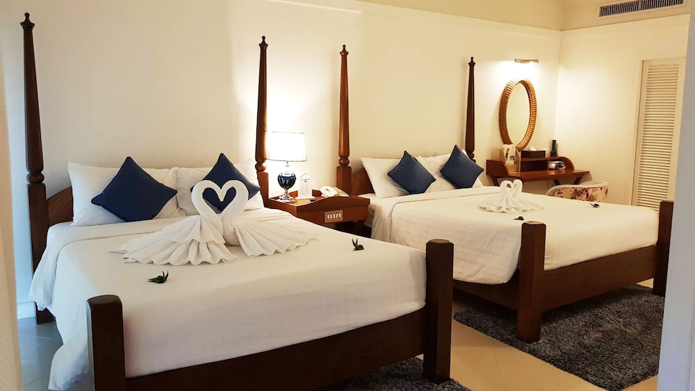Andaman Seaview Hotel — Hotel rooms in Karon, Phuket Province