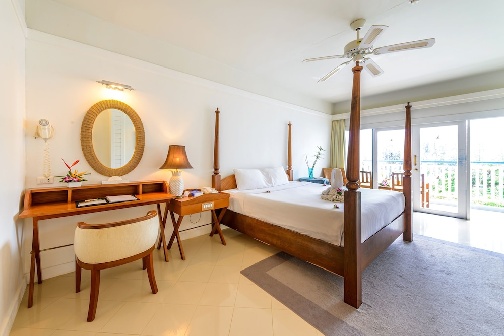 Andaman Seaview Hotel — Hotel rooms in Karon, Phuket Province