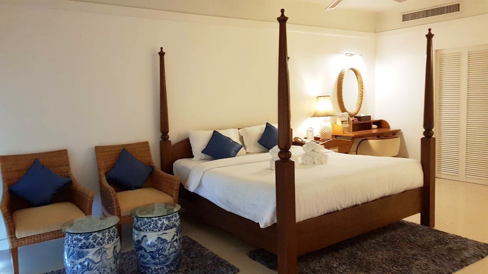 Andaman Seaview Hotel — Hotel rooms in Karon, Phuket Province