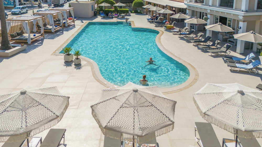 Plaza Pallas — Swimming pool in Tsilivi, Ionian Islands