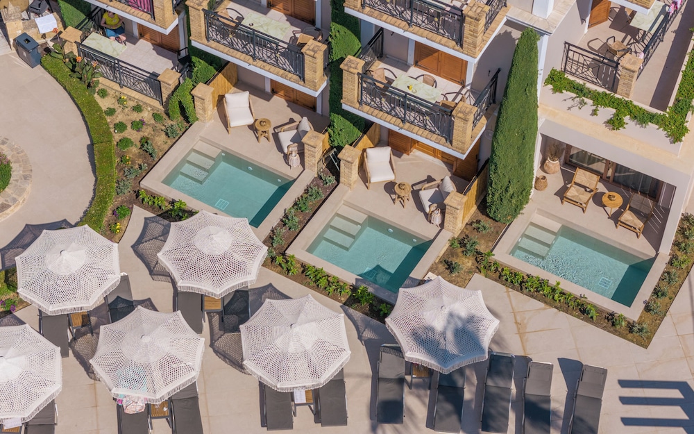 Plaza Pallas — Hotel building in Tsilivi, Ionian Islands