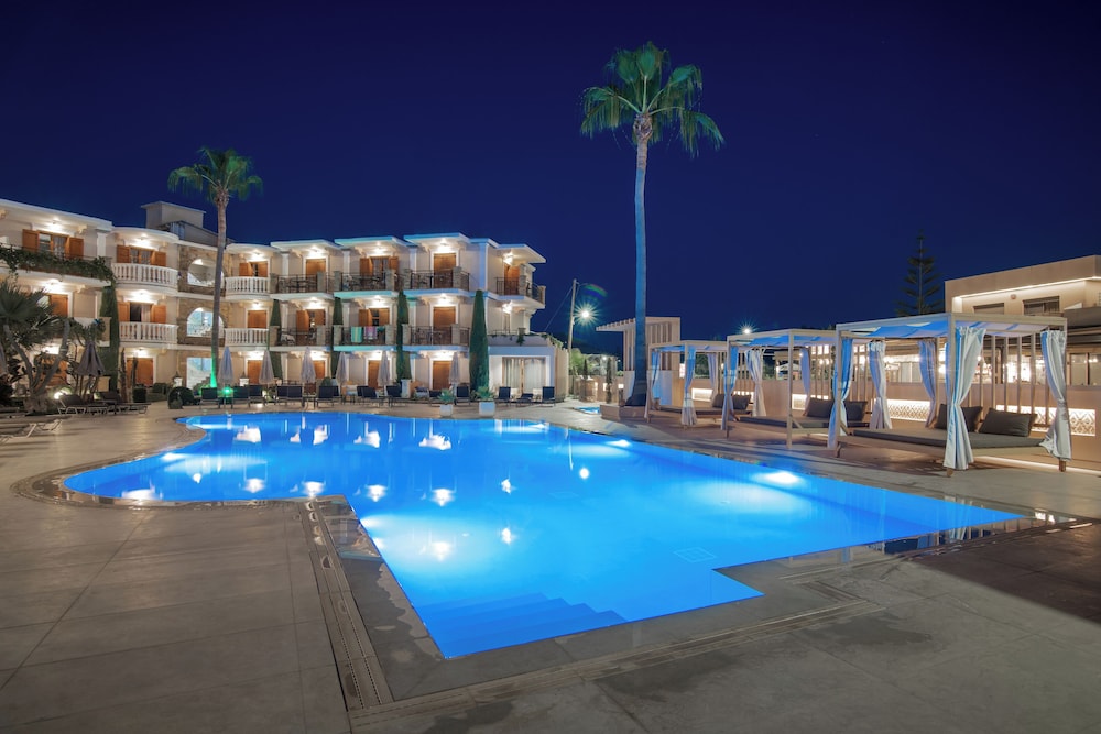 Plaza Pallas — Swimming pool in Tsilivi, Ionian Islands