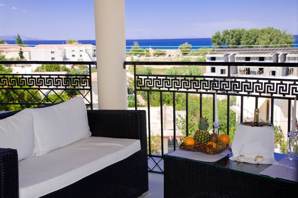 Plaza Pallas — Hotel rooms in Tsilivi, Ionian Islands