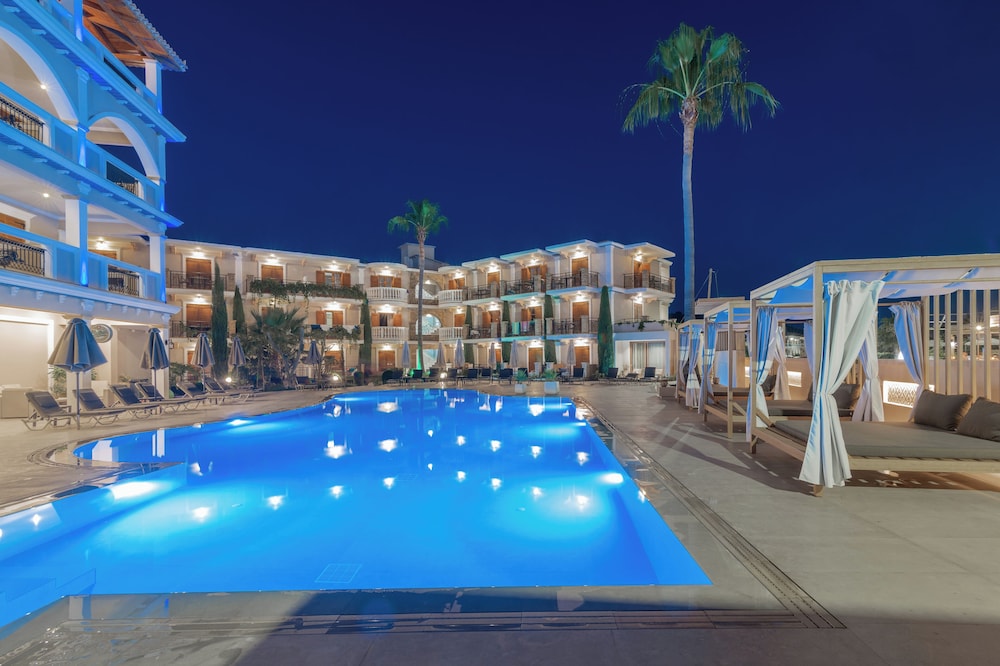 Plaza Pallas — Swimming pool in Tsilivi, Ionian Islands