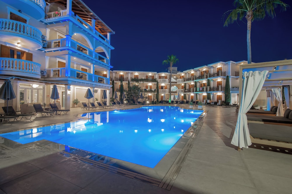 Plaza Pallas — Swimming pool in Tsilivi, Ionian Islands