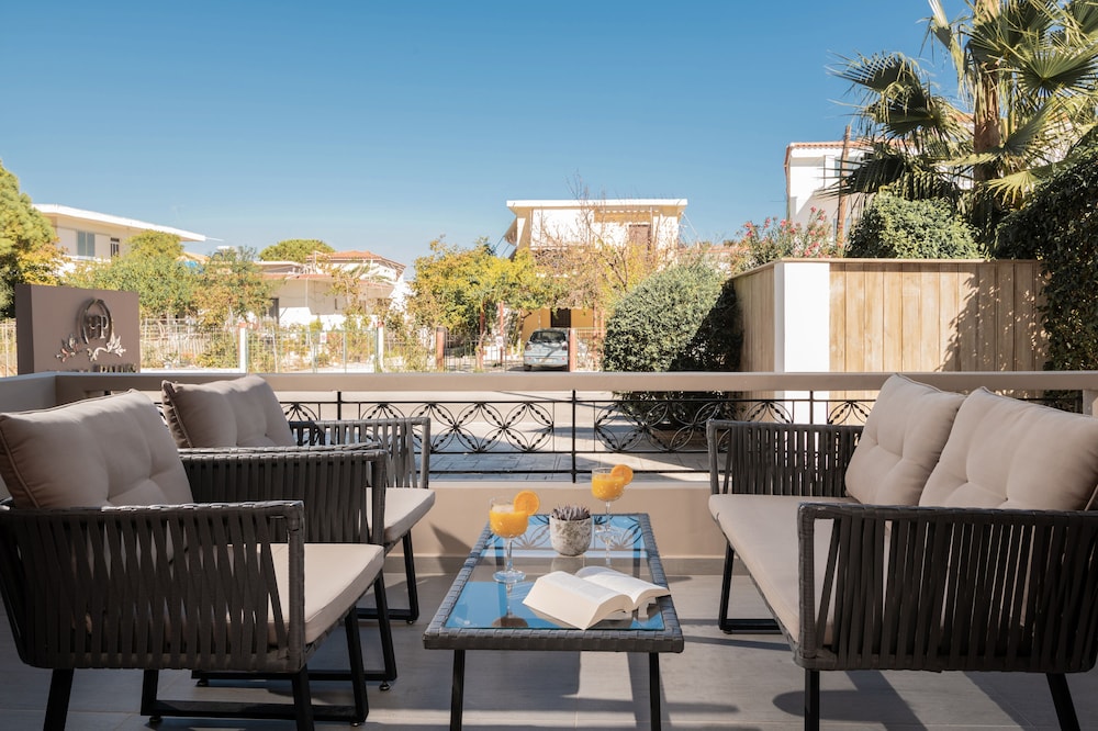 Plaza Pallas — Hotel building in Tsilivi, Ionian Islands