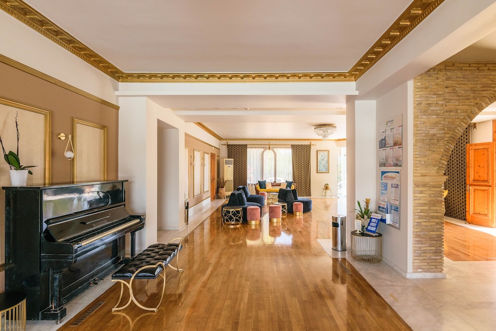 Plaza Pallas — Hotel building in Tsilivi, Ionian Islands