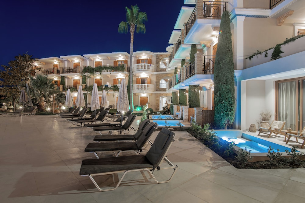 Plaza Pallas — Hotel building in Tsilivi, Ionian Islands