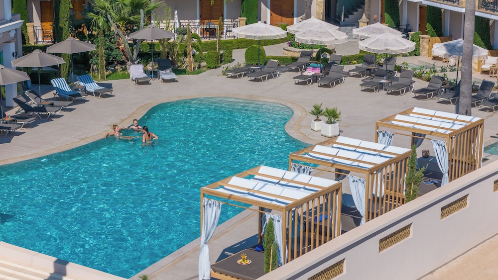 Plaza Pallas — Swimming pool in Tsilivi, Ionian Islands