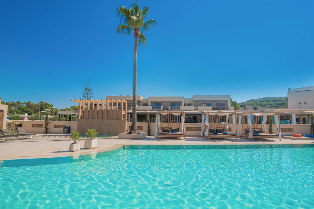 Plaza Pallas — Swimming pool in Tsilivi, Ionian Islands