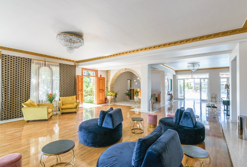 Plaza Pallas — Hotel building in Tsilivi, Ionian Islands