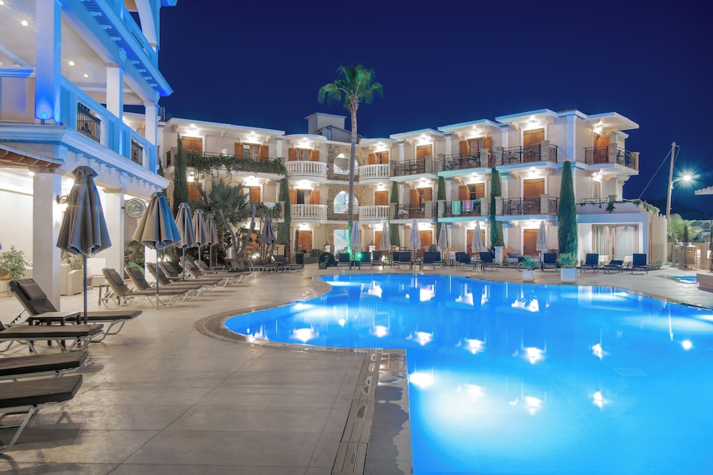 Plaza Pallas — Swimming pool in Tsilivi, Ionian Islands