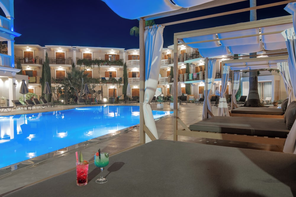 Plaza Pallas — Swimming pool in Tsilivi, Ionian Islands