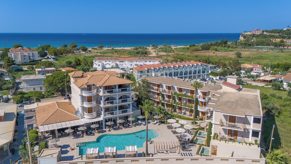 Plaza Pallas — Swimming pool in Tsilivi, Ionian Islands
