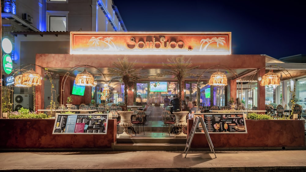 Plaza Pallas — Restaurant & bars in Tsilivi, Ionian Islands