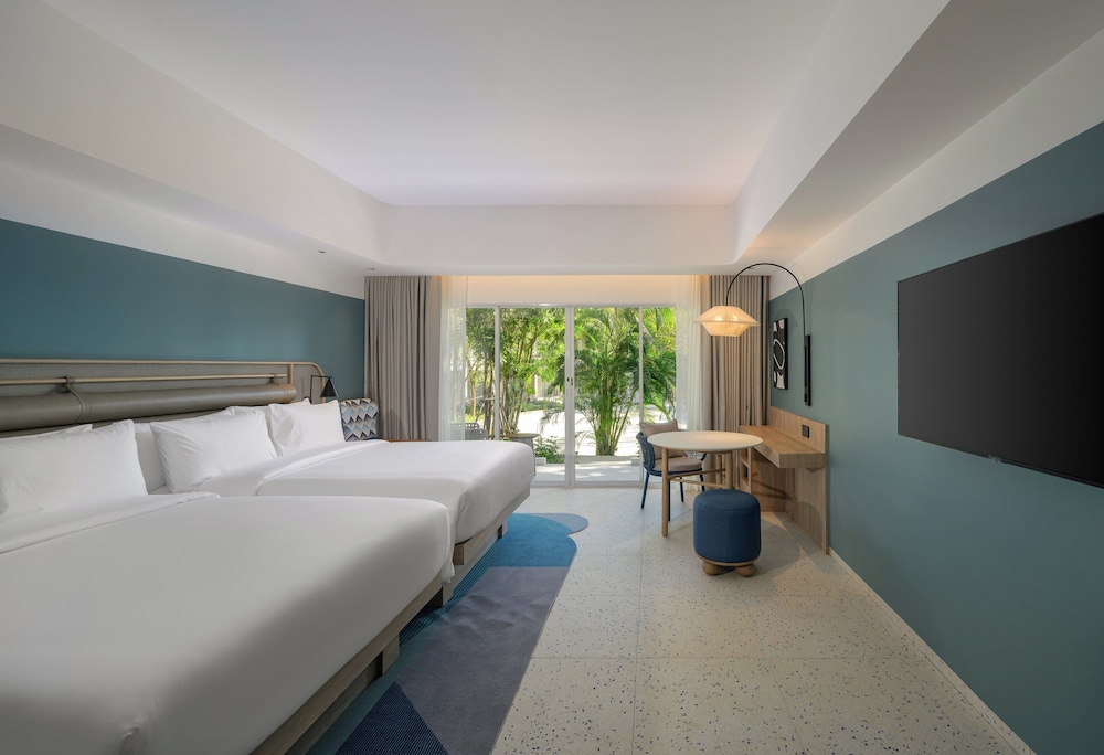 Centara Karon Resort Phuket — Hotel rooms in Karon, Phuket Province