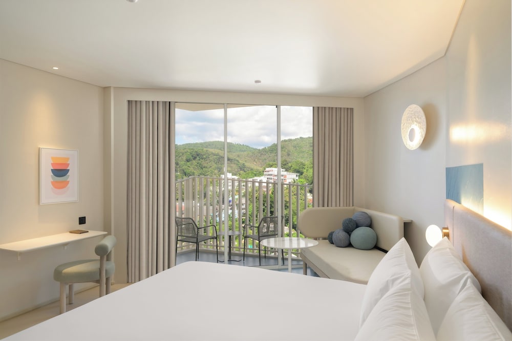 Centara Karon Resort Phuket — Hotel rooms in Karon, Phuket Province