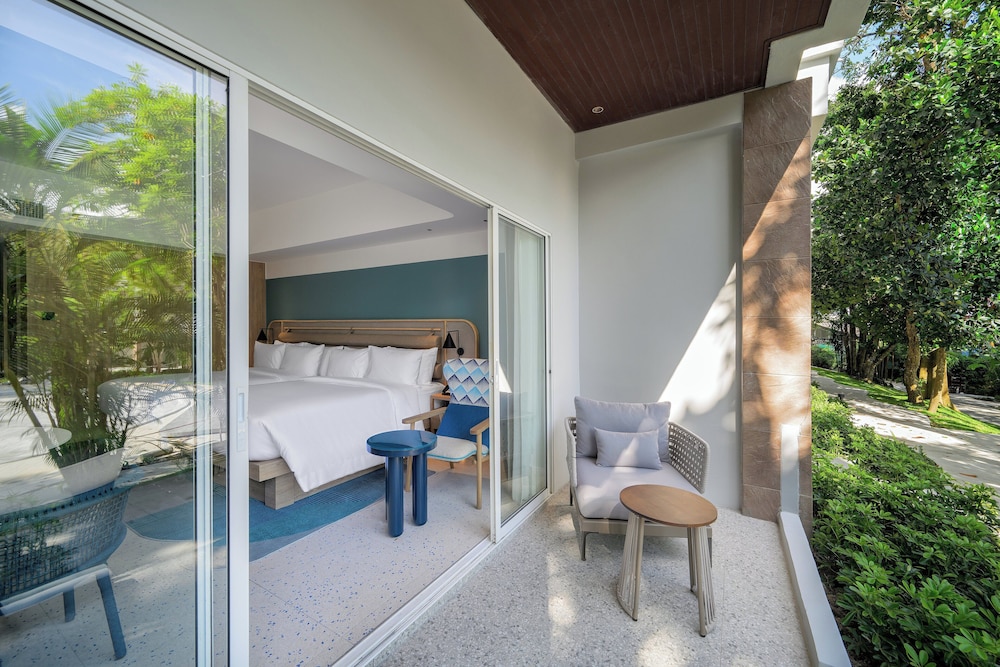 Centara Karon Resort Phuket — Hotel rooms in Karon, Phuket Province